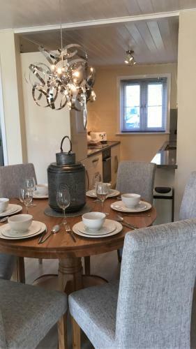 Villa Luxury 3 Bed Home By The Lake