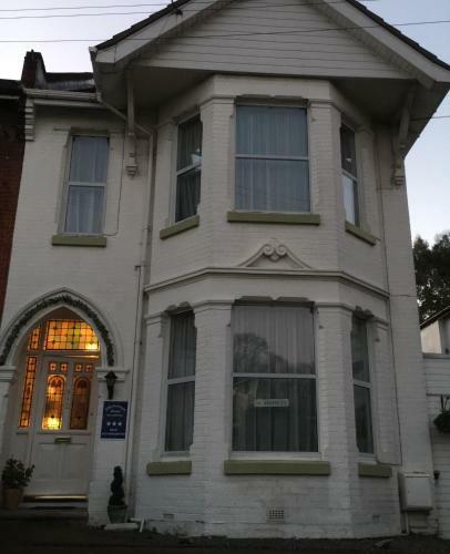 Bed & Breakfast Ellenborough House
