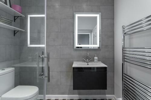 Shades Of Grey - 2 Bed Apartment