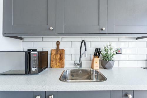 Shades Of Grey - 2 Bed Apartment