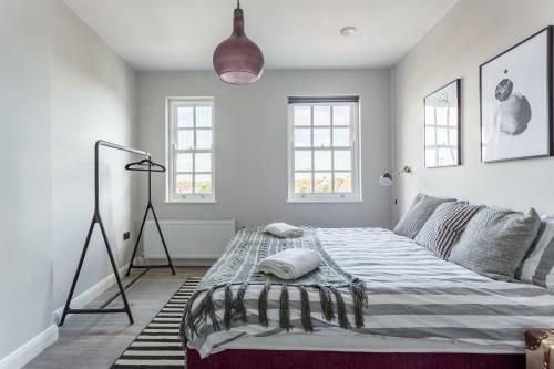 Shades Of Grey - 2 Bed Apartment