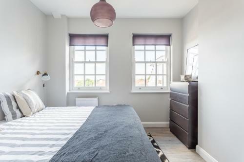 Shades Of Grey - 2 Bed Apartment