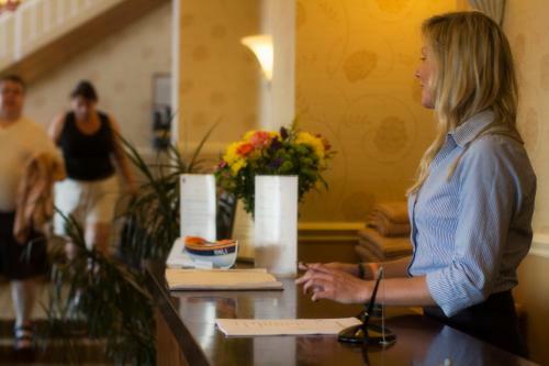 Bay Budget At Sandringham Hotel