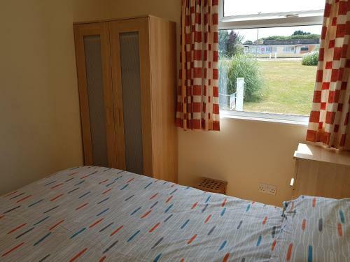 16 Sandown Bay Holiday Centre