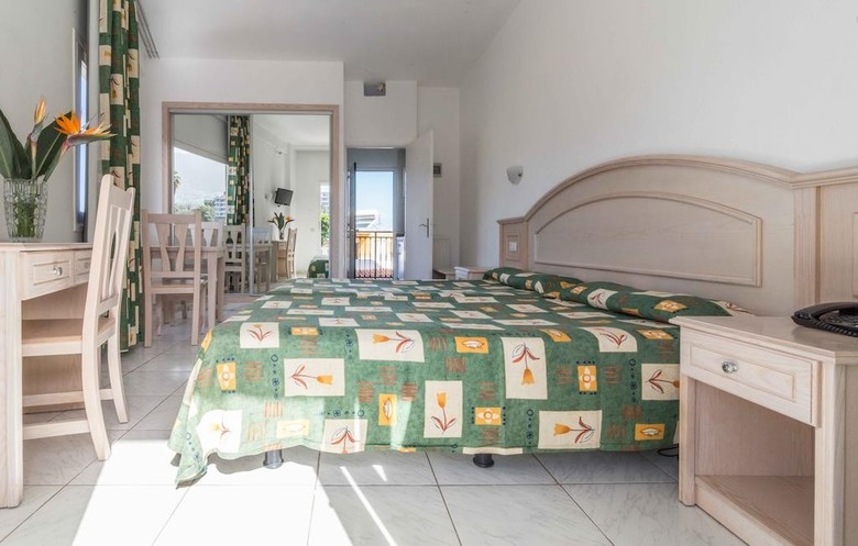Apartamentos La Carabela