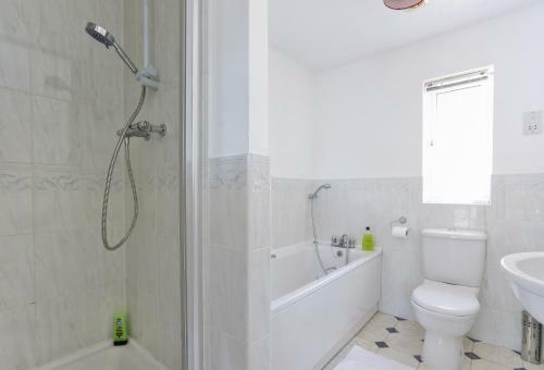 Hostal Kvm - Highclere House