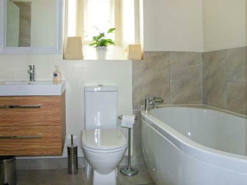 Eglwys St Cynfil, Pwllheli