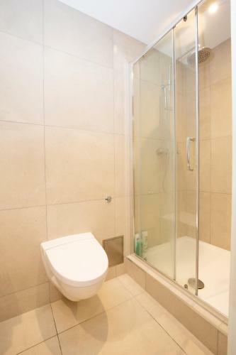 ? Modern Oxford Apartment + King Size Bed! ?