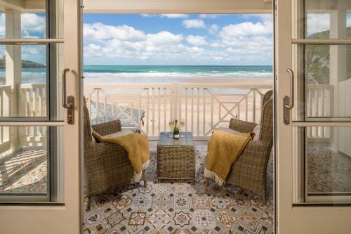 Bed & Breakfast Tolcarne Beach Colonial Restaurant And Rooms