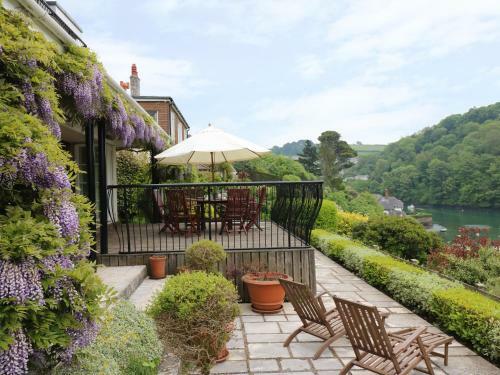 Elphinstone, Newton Ferrers