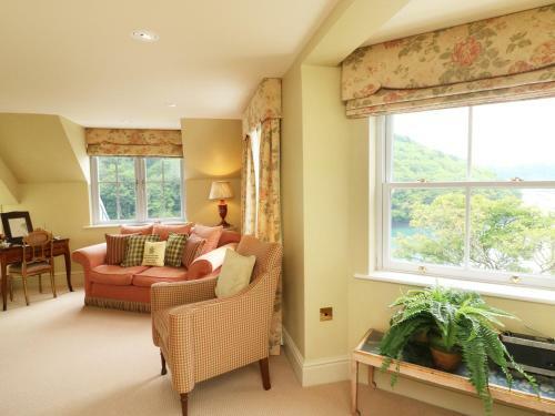 Elphinstone, Newton Ferrers