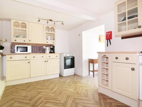 4 Bridge Flats, Monmouth