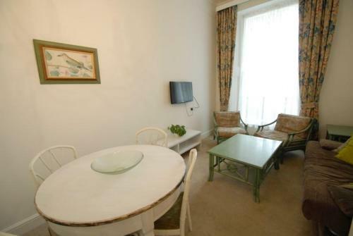 Stay-in Apartments Queensway