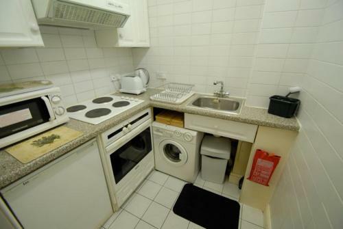 Stay-in Apartments Queensway
