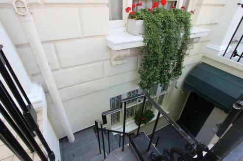 Stay-in Apartments Queensway