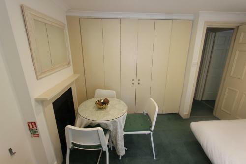 Stay-in Apartments Queensway