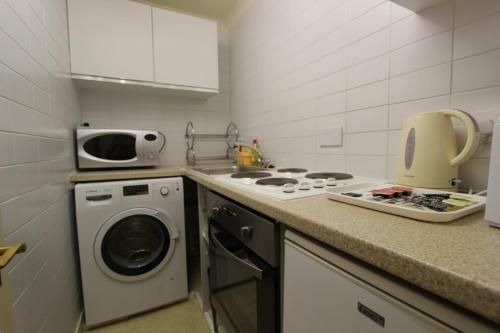 Stay-in Apartments Queensway