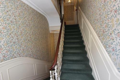 Stay-in Apartments Queensway