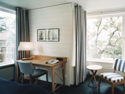 Hotel J
