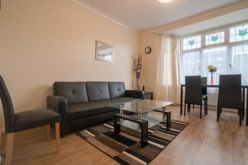 Hostal Two Bedroom Serviced And Fully Equipped House