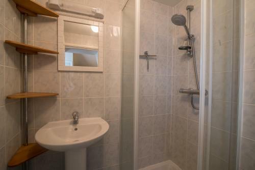 Hostal Two Bedroom Serviced And Fully Equipped House