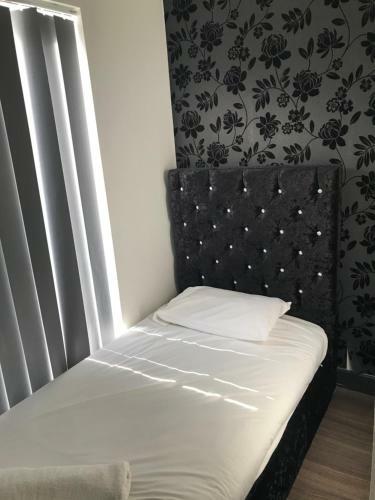 Hotel Home N Away Ensuite Room