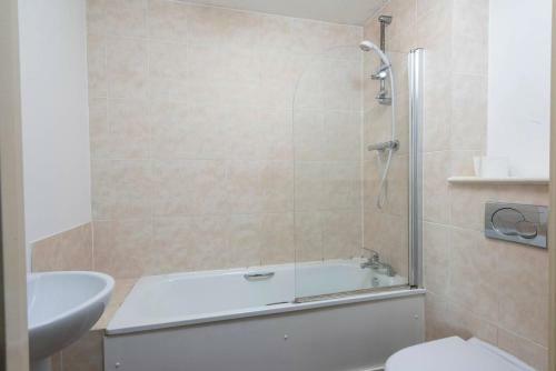 Apartamento Cosy Central 3 Bed Property W/ Balcony - Sleeps 6
