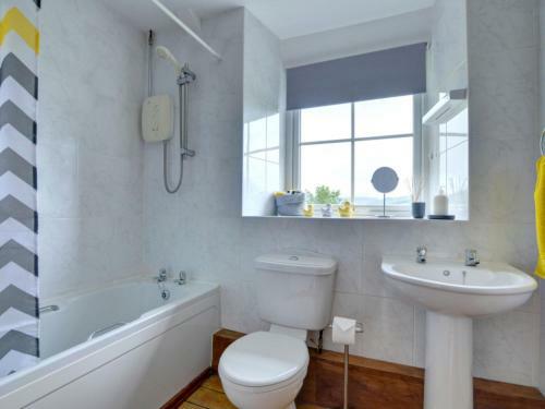 Holiday Home Llwyniarth