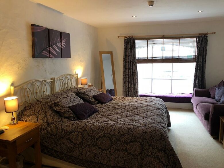 The Boat House Bed And Breakfast