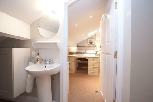 Two Bedroom Luxury Apartment By Town Hall