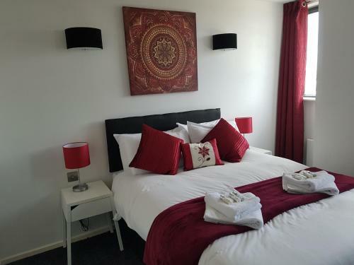 Two Bed Modern City Center Apartment With Gorgeous Views