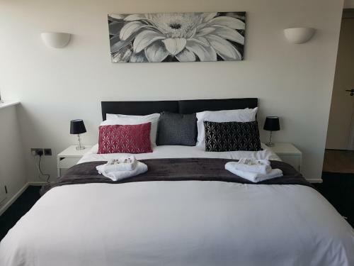 Two Bed Modern City Center Apartment With Gorgeous Views