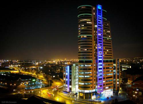 Two Bed Modern City Center Apartment With Gorgeous Views