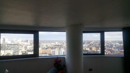 Two Bed Modern City Center Apartment With Gorgeous Views
