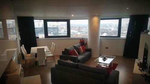 Two Bed Modern City Center Apartment With Gorgeous Views