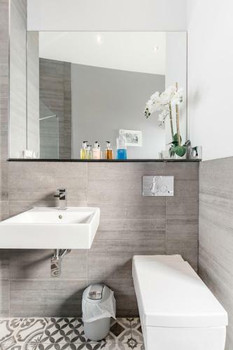 The Corson At Claremont Apartments