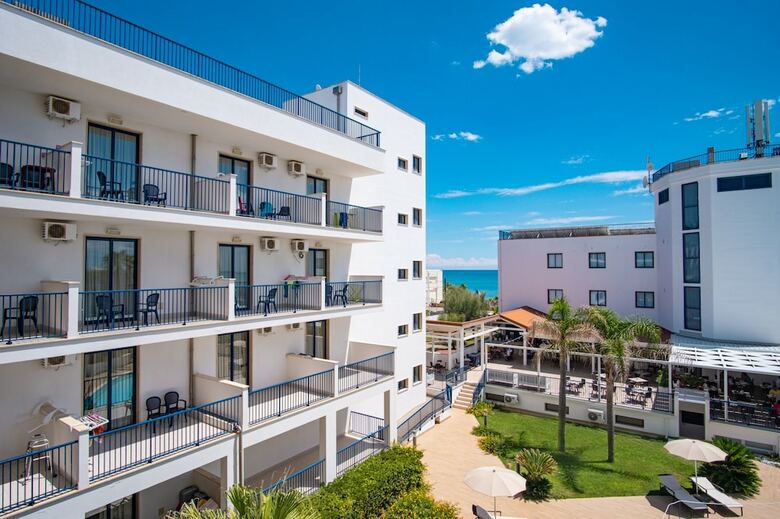 Hotel Ticho`s Club