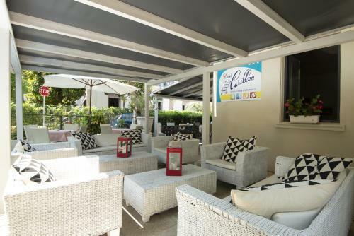 Hotel Carillon