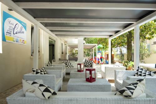 Hotel Carillon