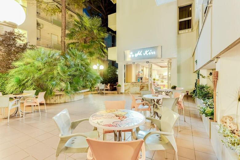 Hotel Kiss