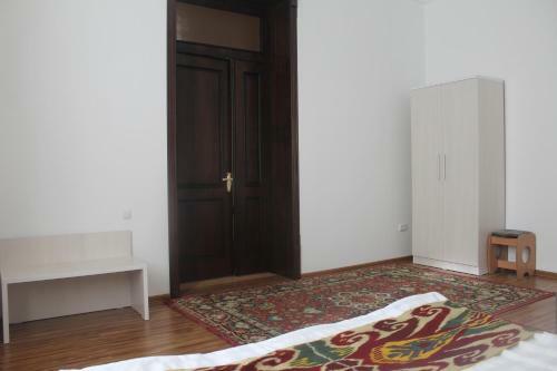 Hostal Hotel Apartments Silk Road