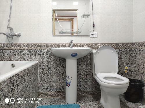 Hostal B-house