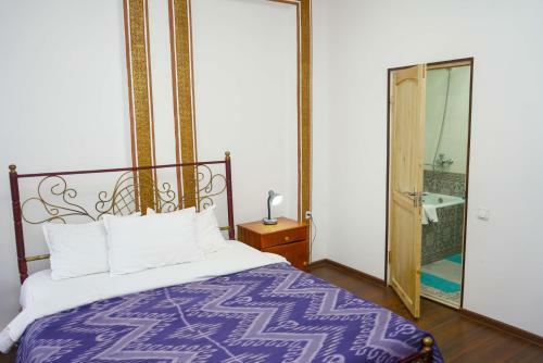 Hostal B-house