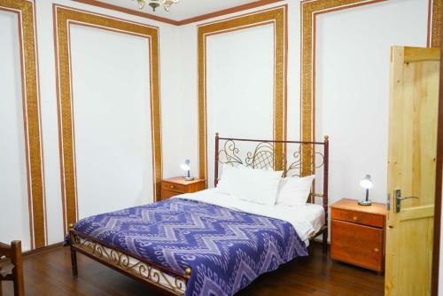 Hostal B-house