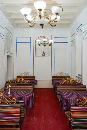 Hostal B-house