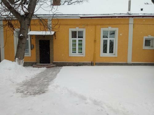 Apartment On 28-ho Chervnya Street