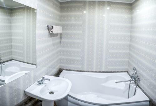 New! Two-room Apartment With A Hall And Balcony In Center