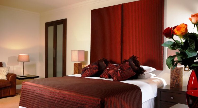 Hotel Tara Towers