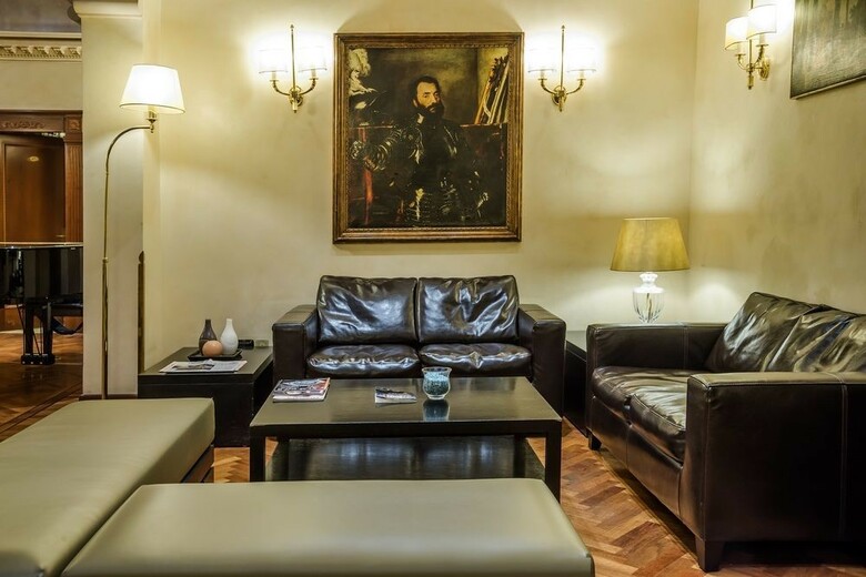 River Palace Hotel