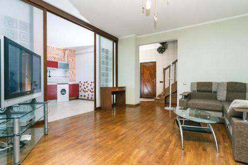 Two-storey Apartment Near Iec